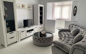 White & Elegant Luxury Apartament