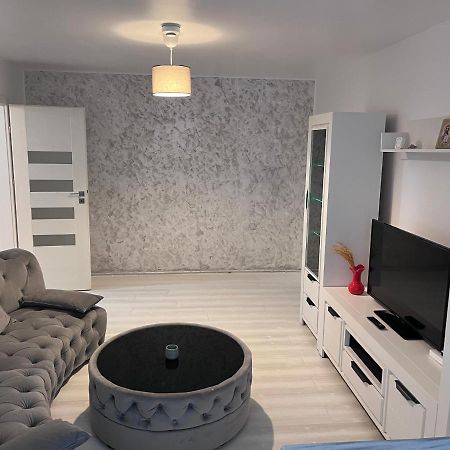 White & Elegant Luxury Apartament Apartment Craiova Exterior foto