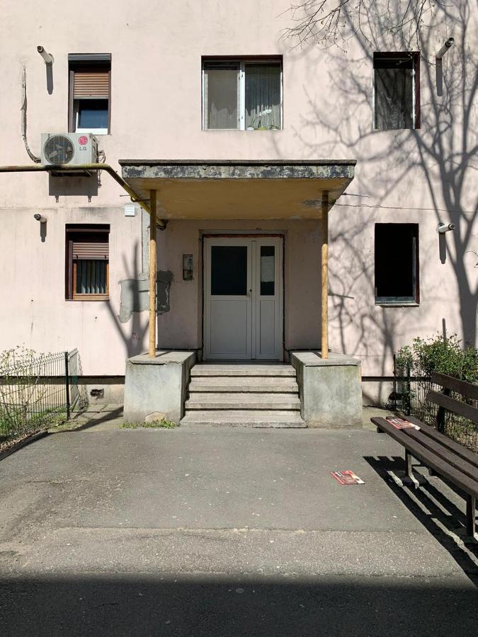 White & Elegant Luxury Apartament Apartment Craiova Exterior foto